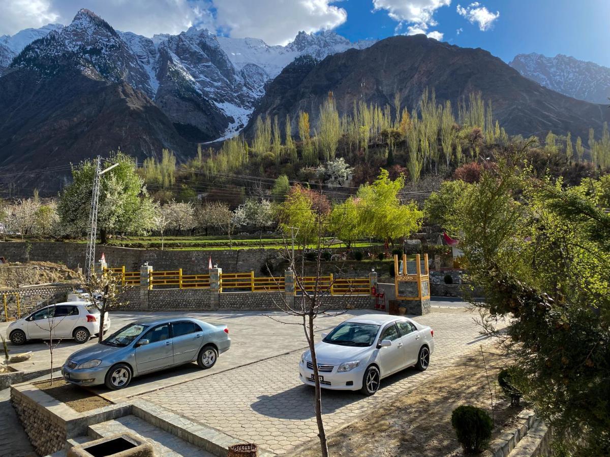 Dumani Nagar Hotel & Resort Karimabad  Bagian luar foto