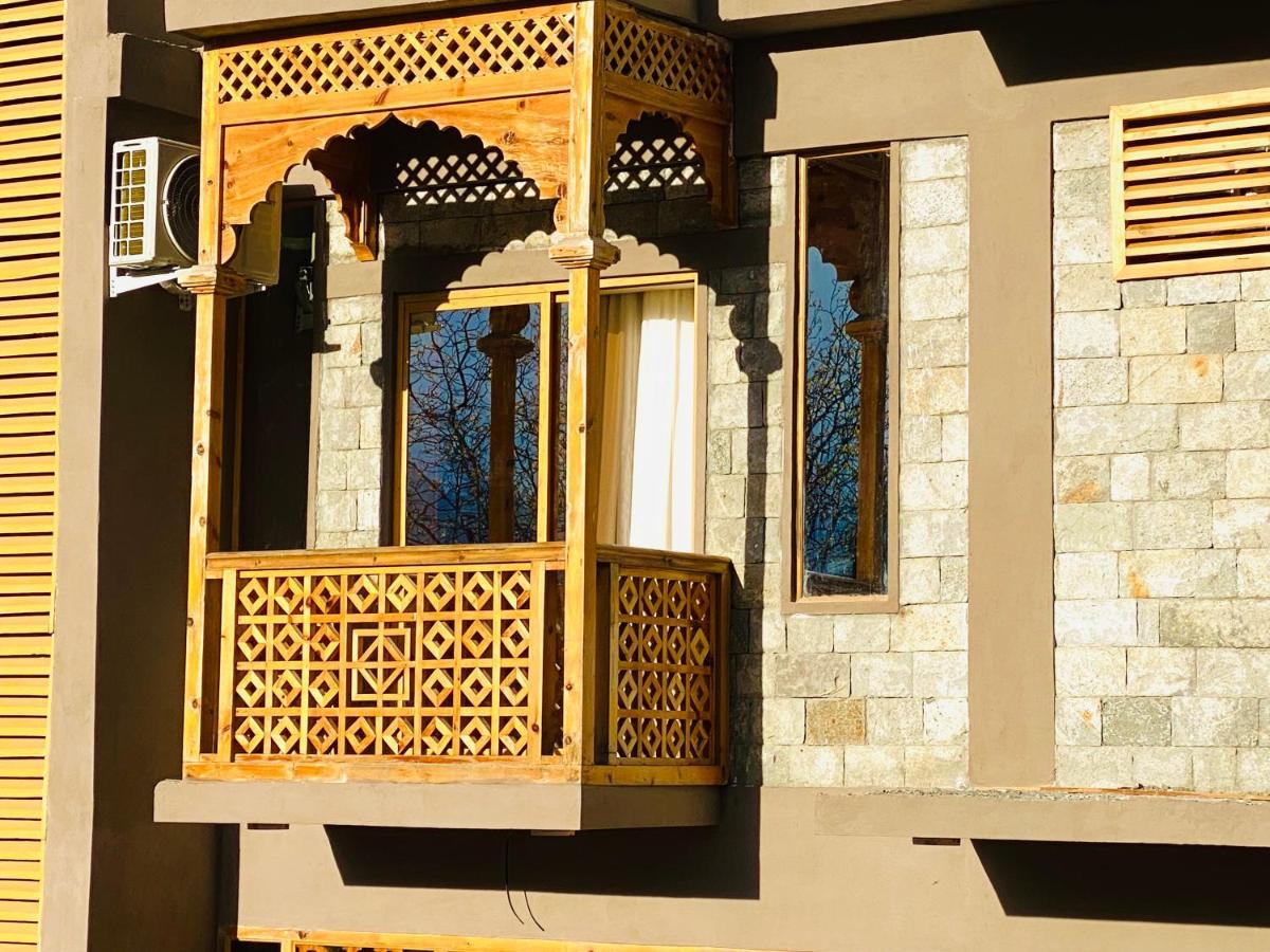 Dumani Nagar Hotel & Resort Karimabad  Bagian luar foto