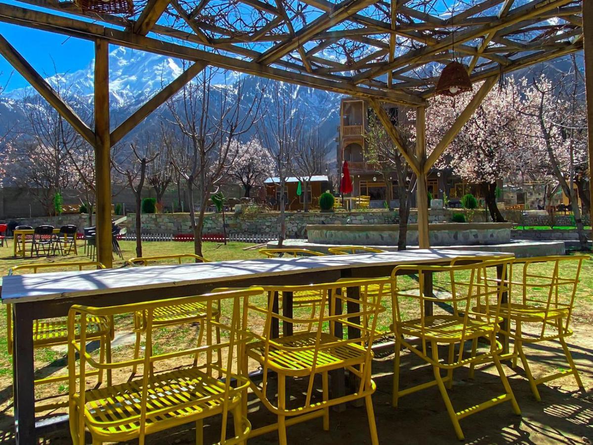 Dumani Nagar Hotel & Resort Karimabad  Bagian luar foto