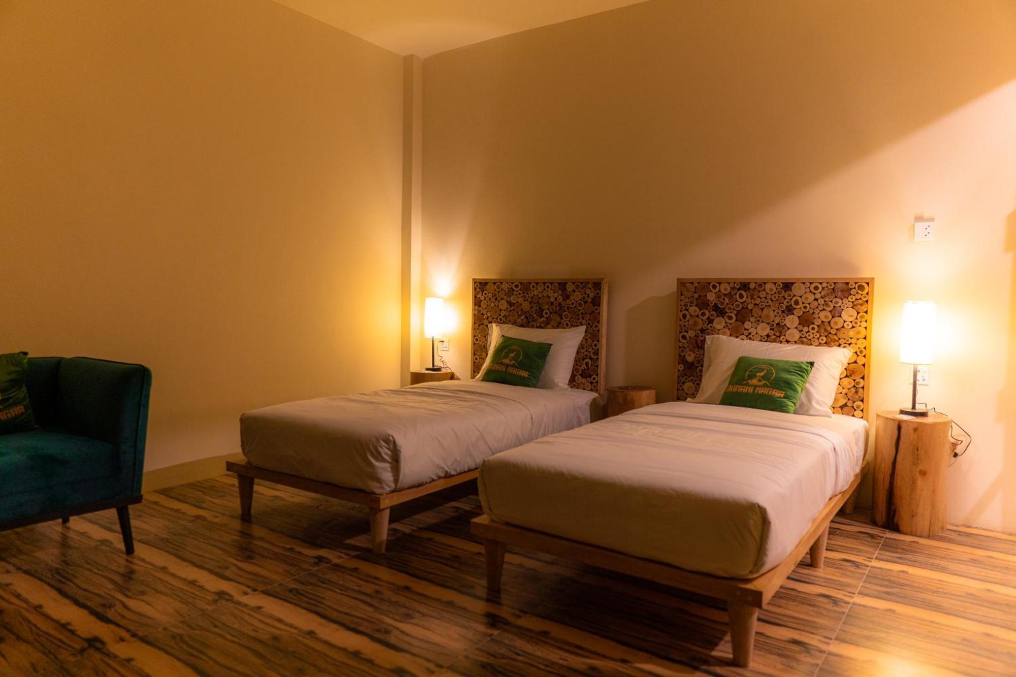 Dumani Nagar Hotel & Resort Karimabad  Bagian luar foto