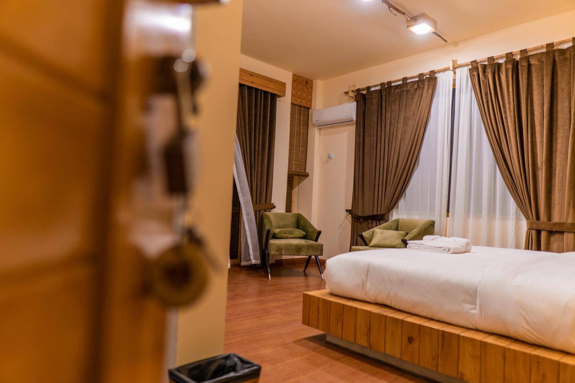 Dumani Nagar Hotel & Resort Karimabad  Bagian luar foto