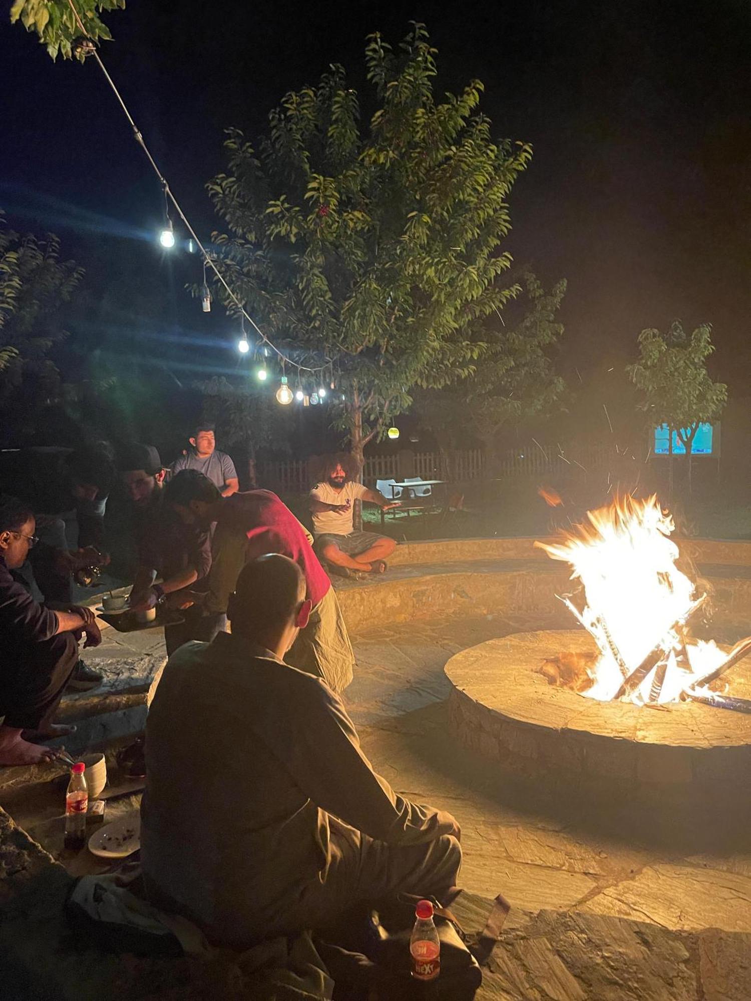 Dumani Nagar Hotel & Resort Karimabad  Bagian luar foto