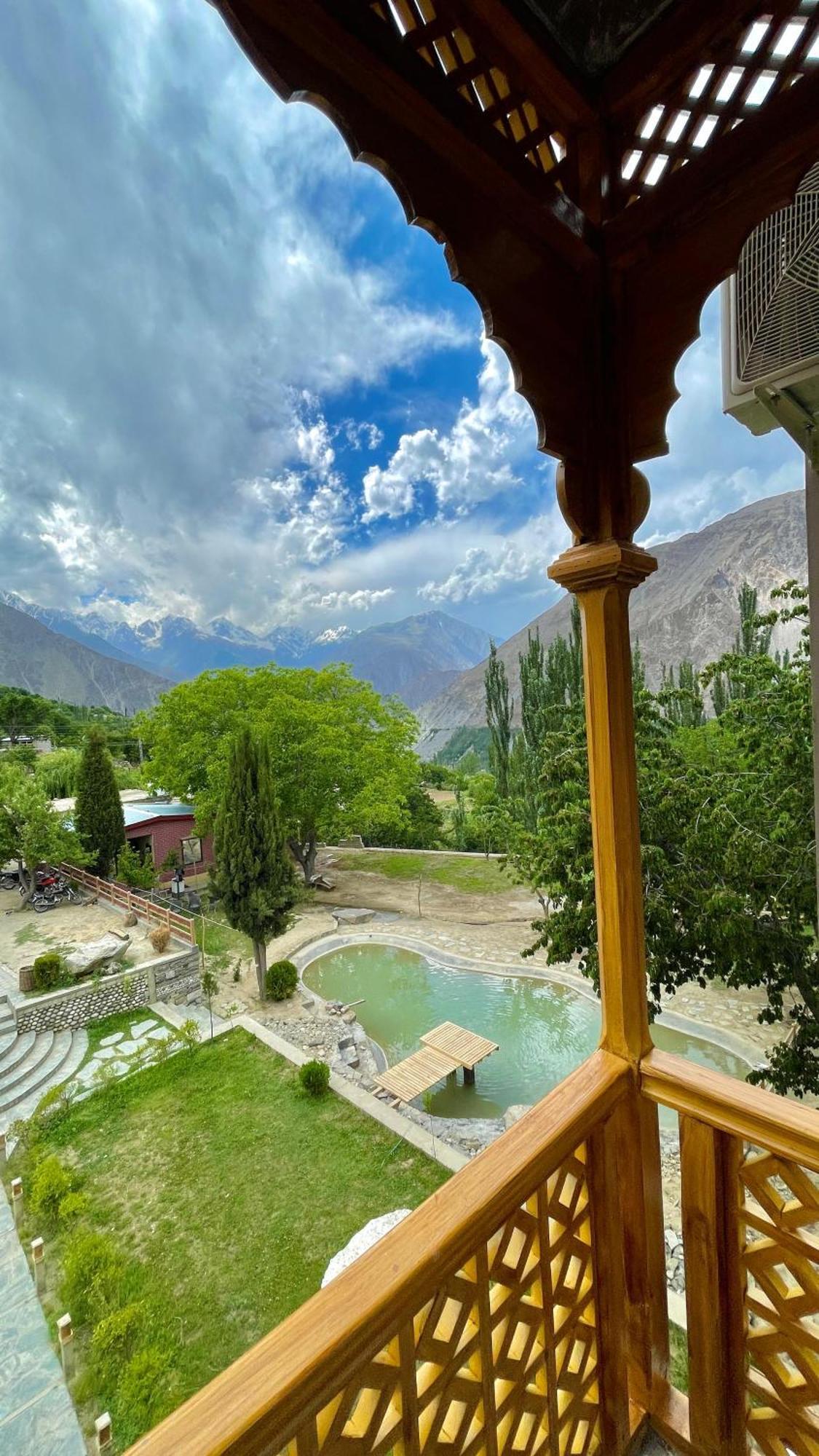 Dumani Nagar Hotel & Resort Karimabad  Bagian luar foto