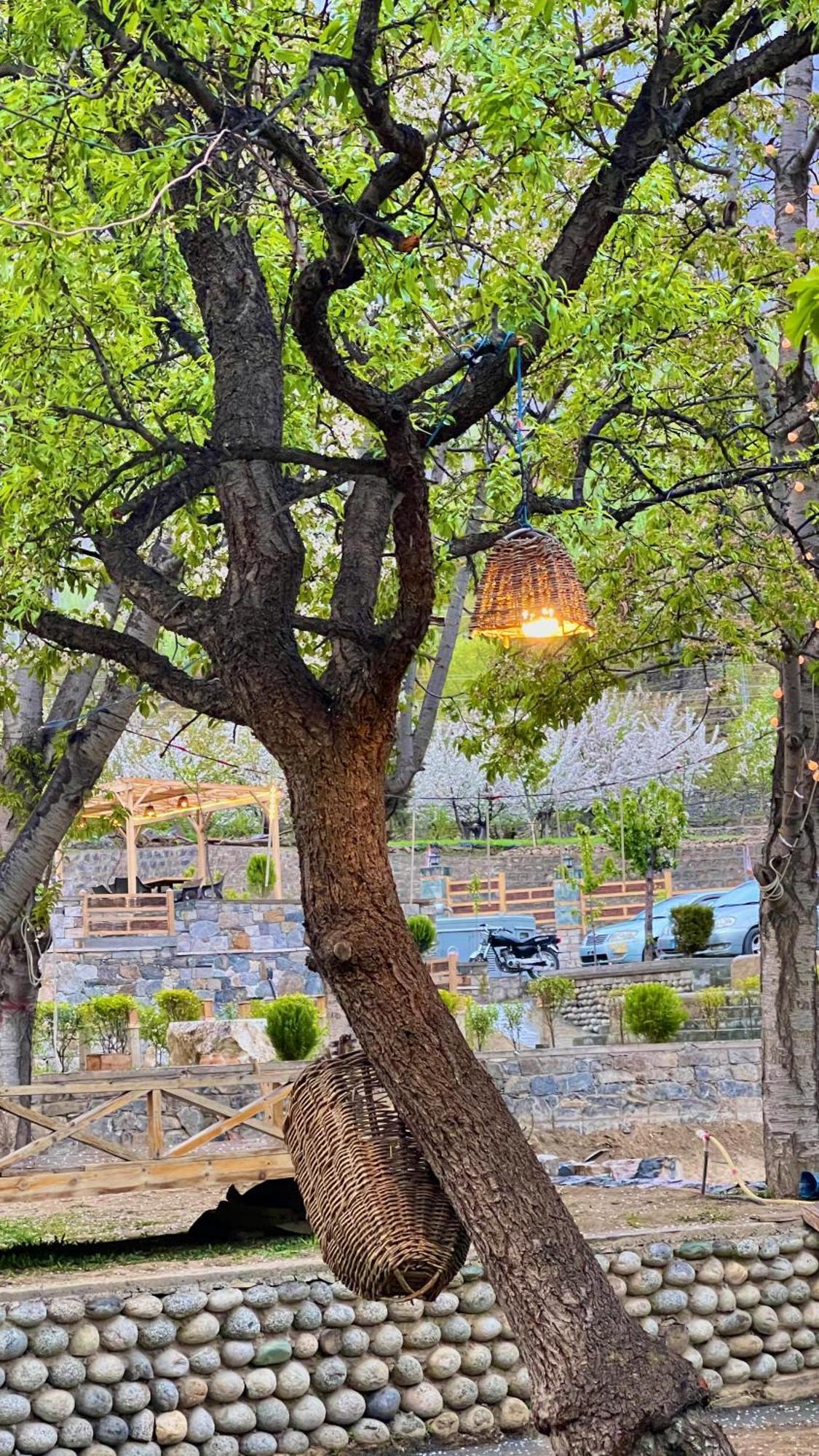 Dumani Nagar Hotel & Resort Karimabad  Bagian luar foto