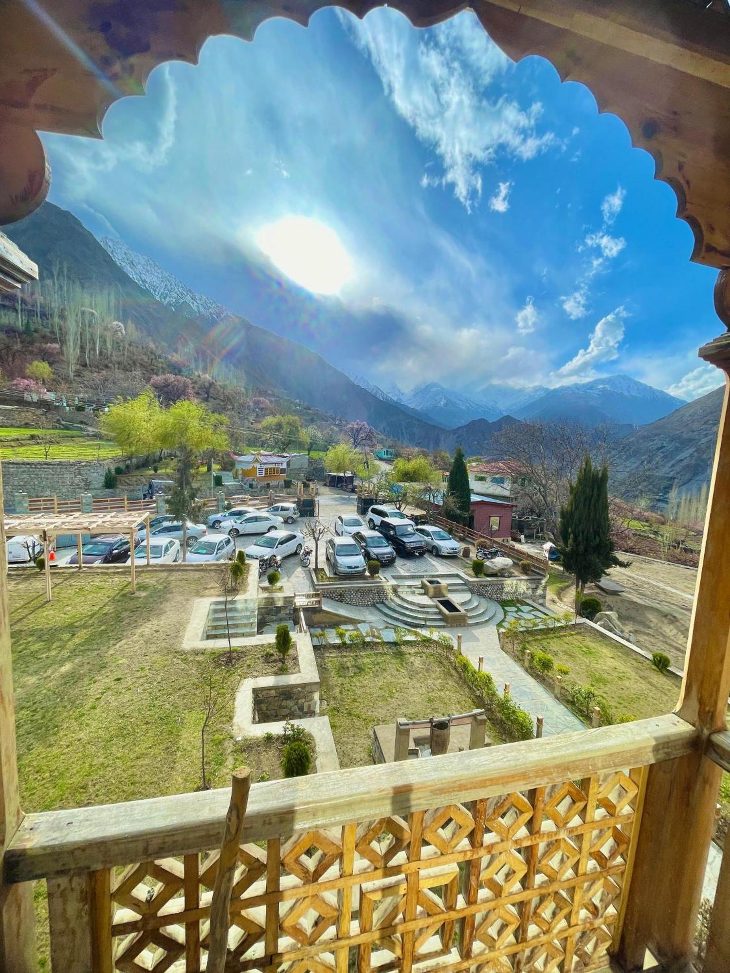 Dumani Nagar Hotel & Resort Karimabad  Bagian luar foto