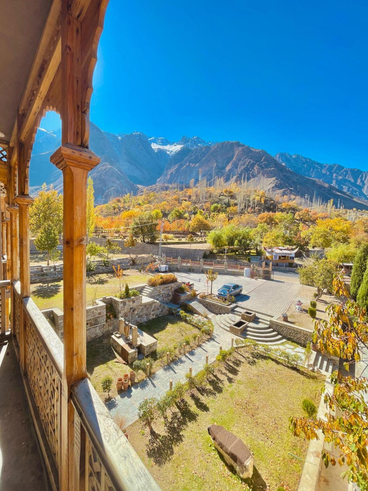 Dumani Nagar Hotel & Resort Karimabad  Bagian luar foto