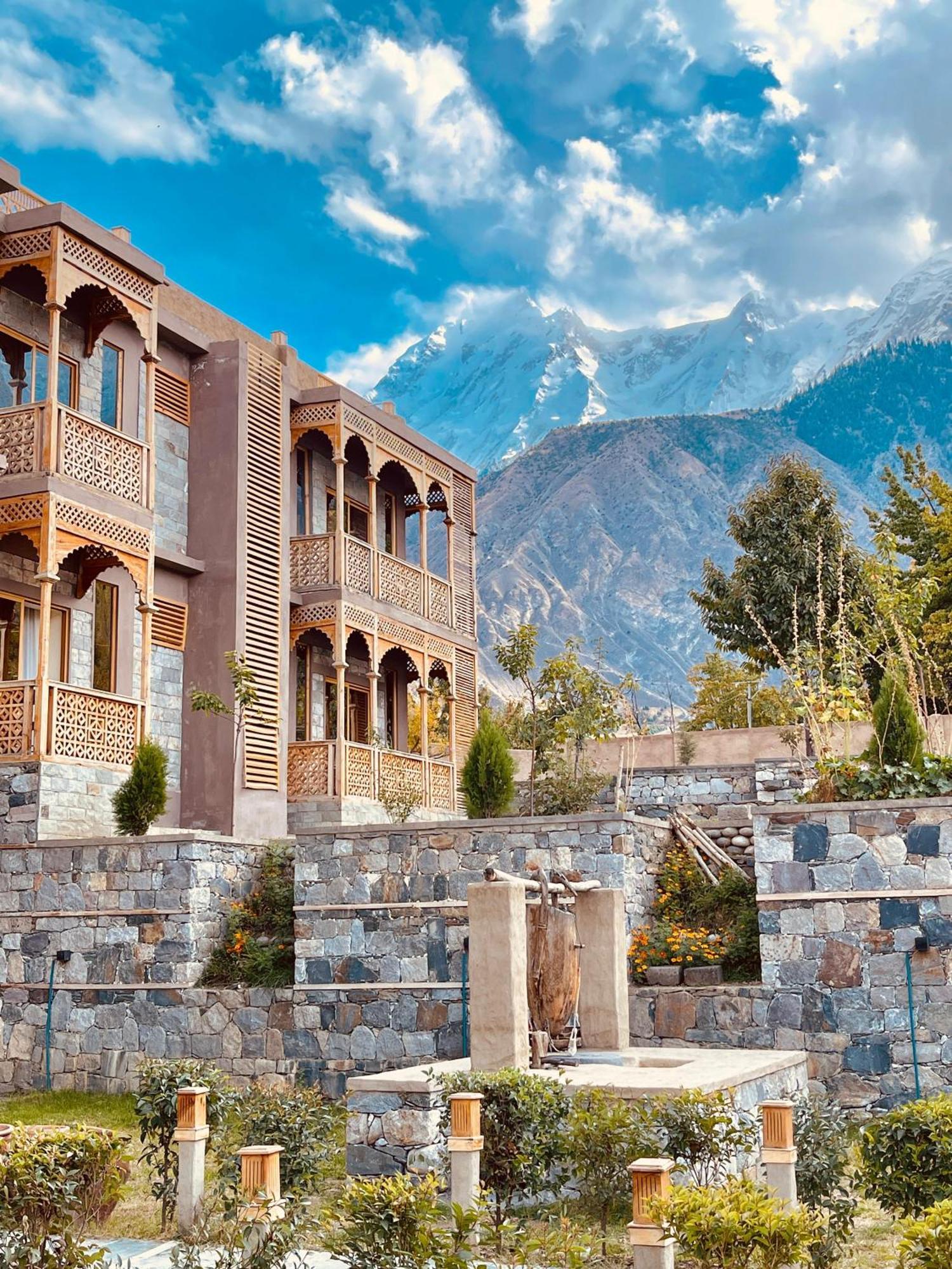 Dumani Nagar Hotel & Resort Karimabad  Bagian luar foto