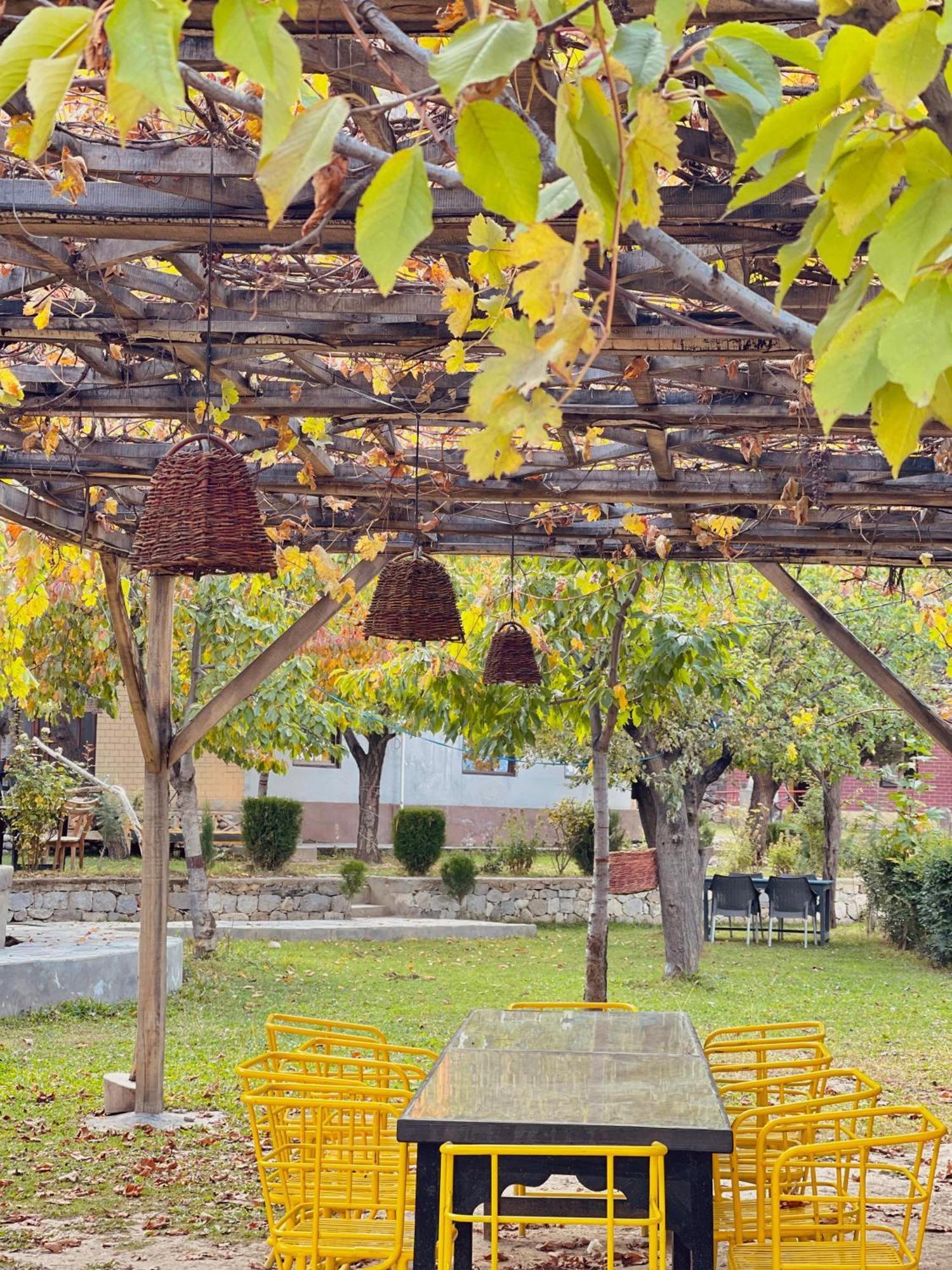 Dumani Nagar Hotel & Resort Karimabad  Bagian luar foto