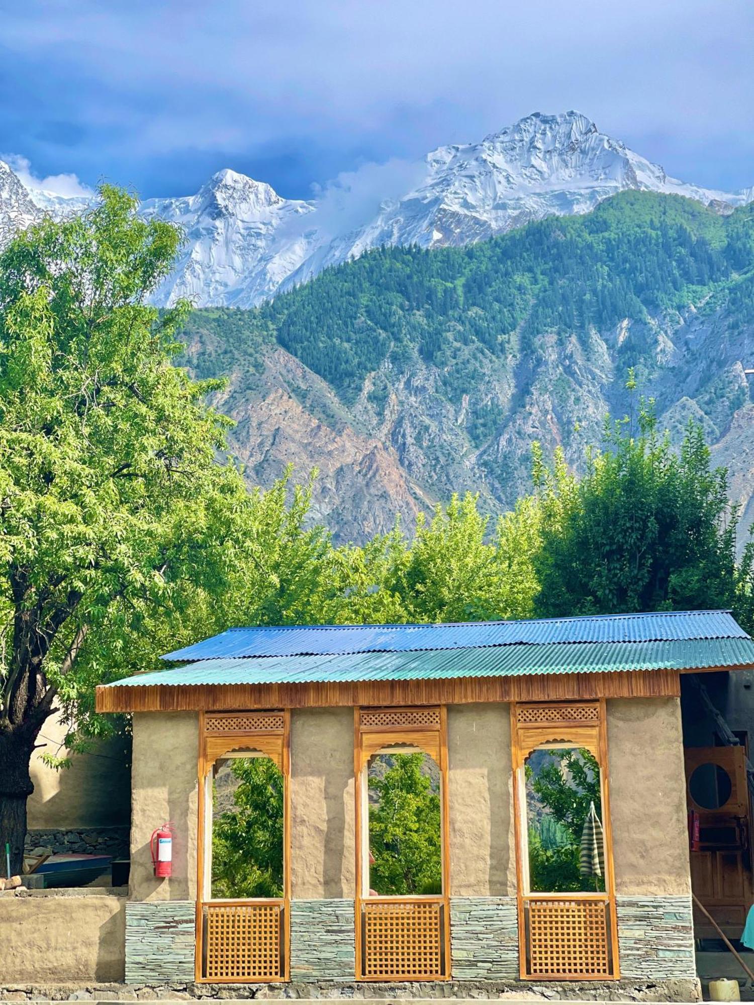 Dumani Nagar Hotel & Resort Karimabad  Bagian luar foto